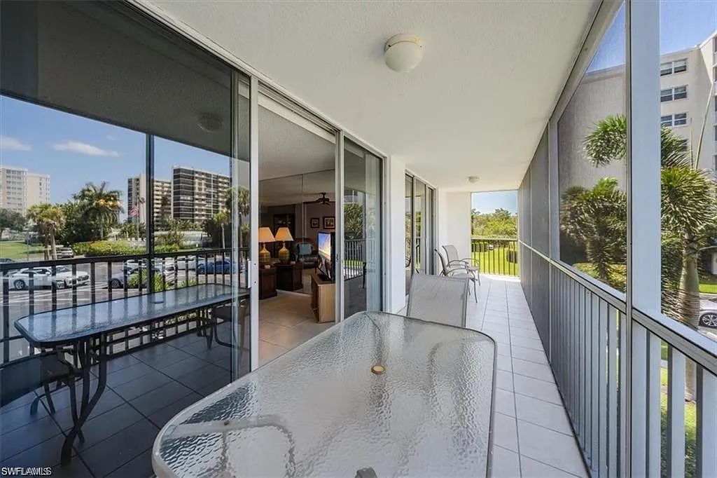 2 bed, 2.0 bath, 1176 sqft, $3,500 — Photo 4