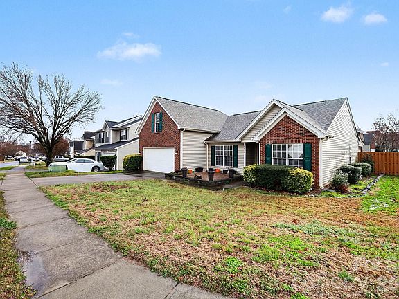 4th image of 8418 Appledale Dr