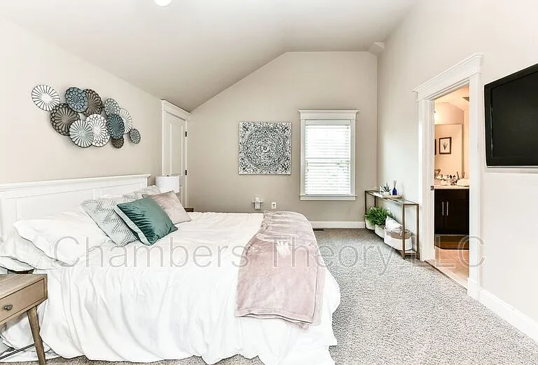 2453 N Jefferson St — Photo 30