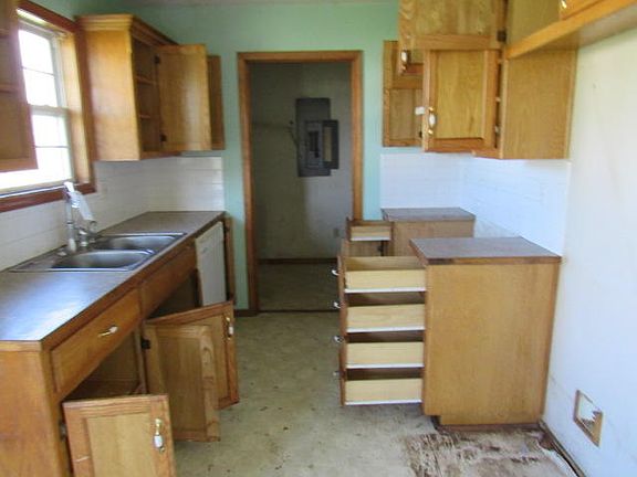 3rd image of 705 S Berry Ln