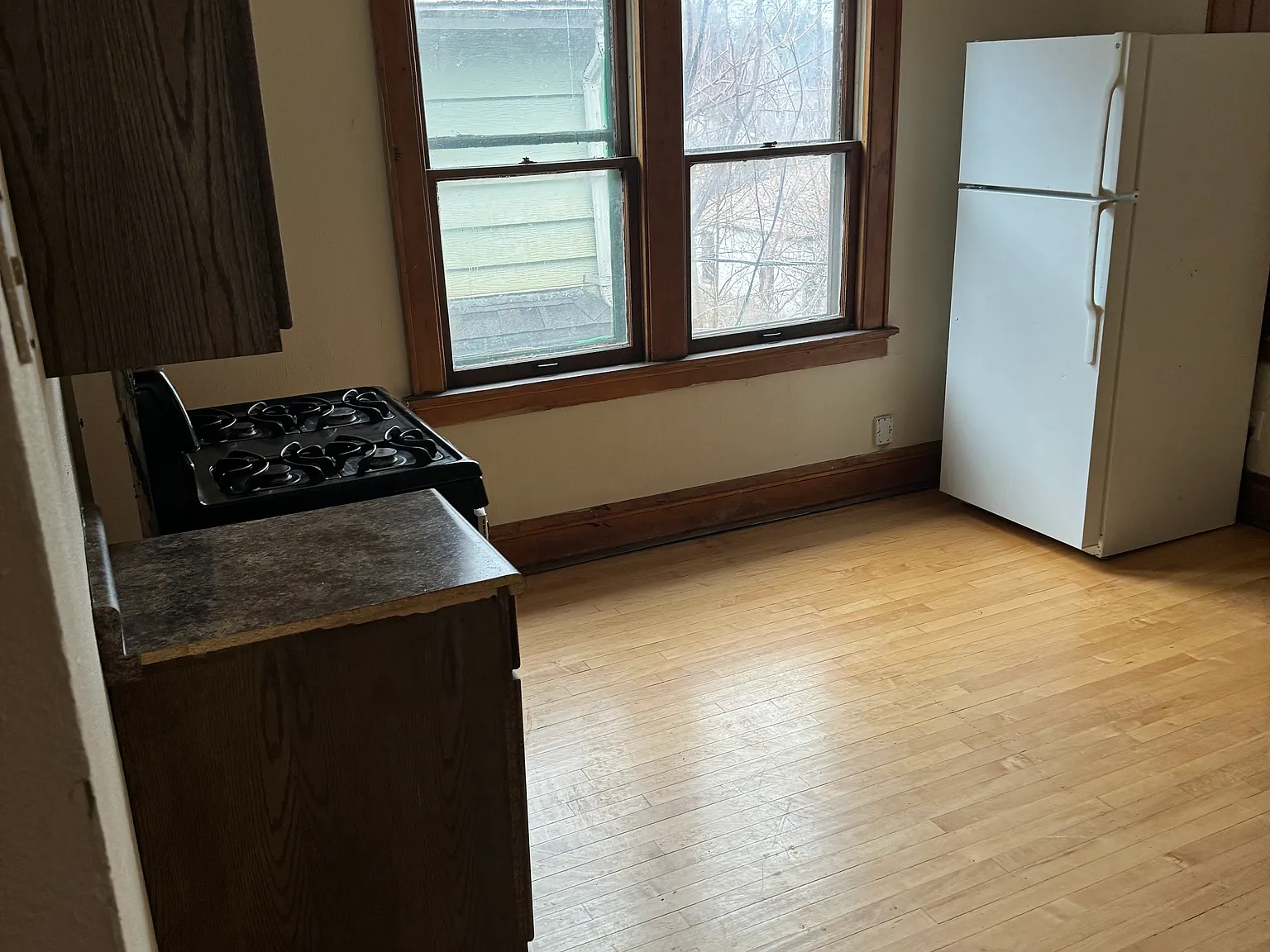 2 bed, 1000 sqft, $1,100 — Photo 2