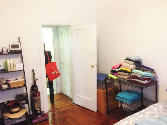5th image of 3044 32nd St APT 5C
