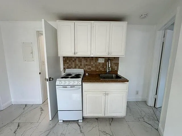 844 NE 17th Way #2 — Photo 6