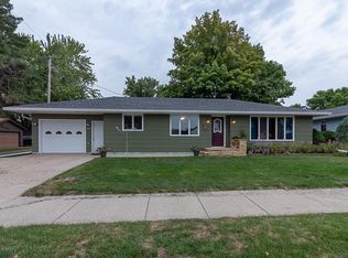 60 E Tyrone St, Le Center, MN 56057
