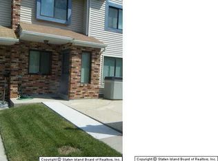 44 Gina Ct, Staten Island, NY 10314