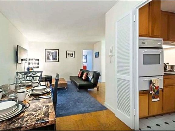 5th image of 279 E 44th St APT 7E