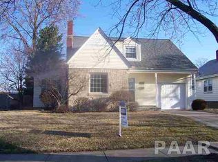 807 Chestnut St, Pekin, IL 61554