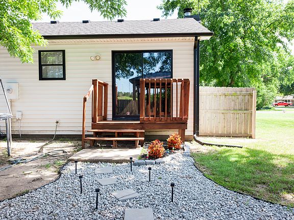 4th image of 1426 W Nottingham Cir