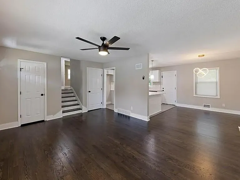 11027 Monroe Ct — Photo 2
