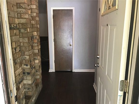 3rd image of 813 Patricia Dr