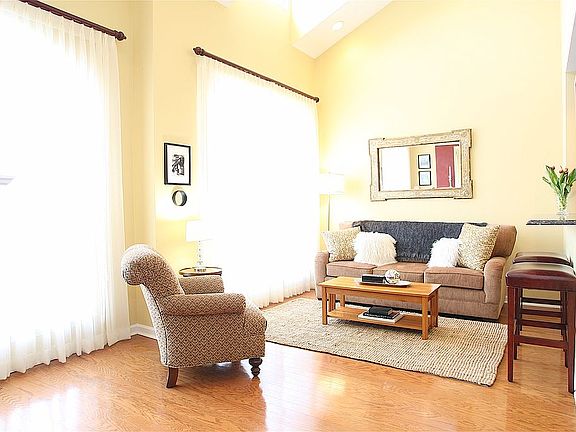 4th image of 121 Rock Creek Dr
