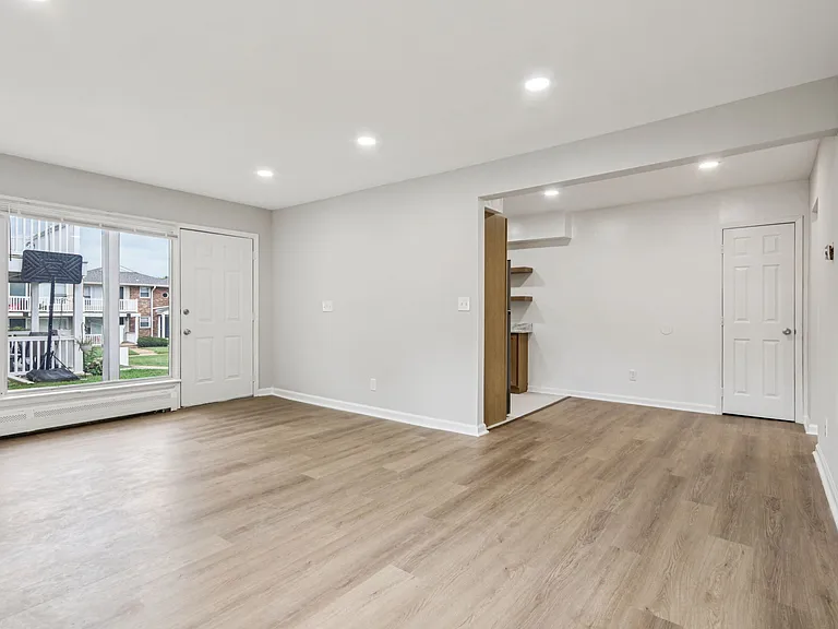 Galloway Court Apartments — Photo 52