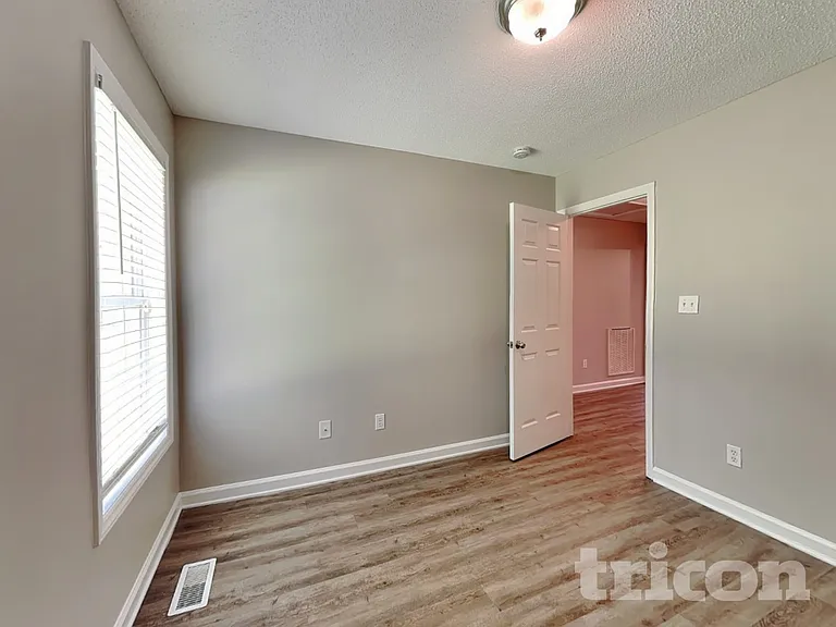 2112 McKinnon Dr — Photo 14