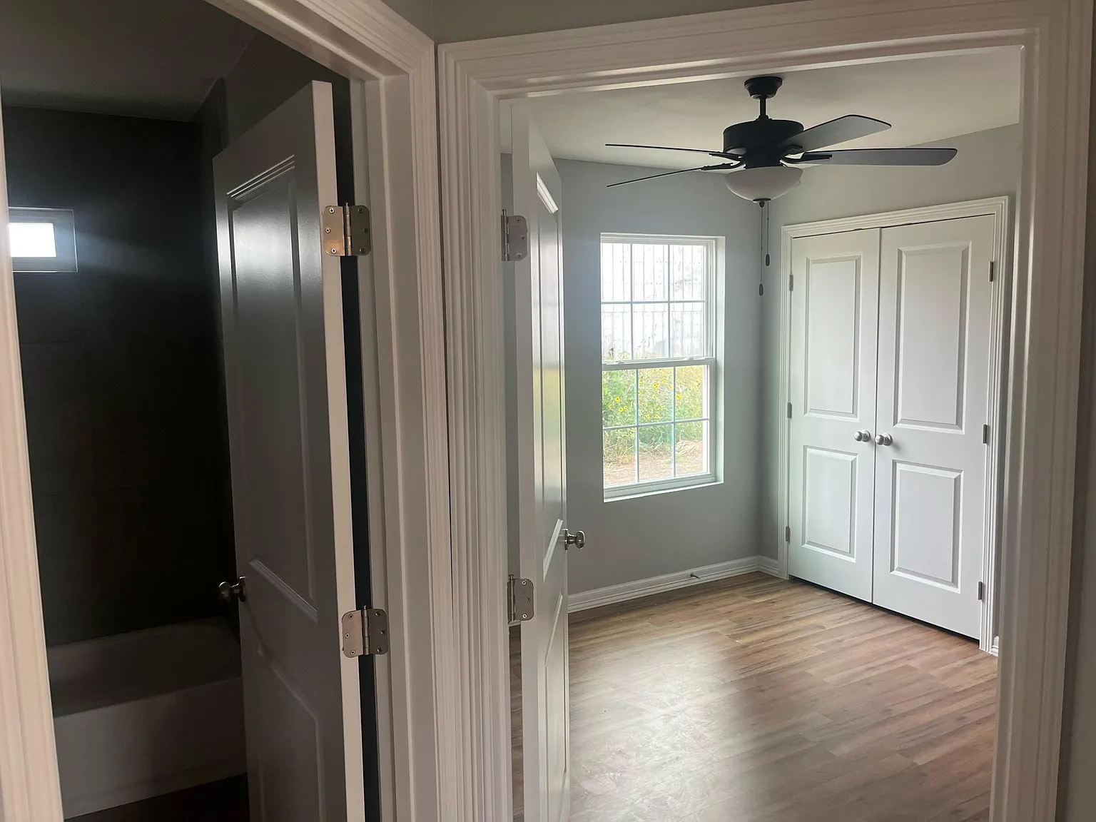 2 bed, 849 sqft, $1,300 — Photo 3