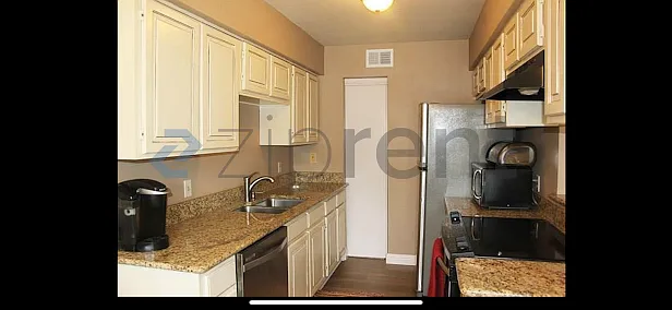 334 W Harwood Rd #A — Photo 14