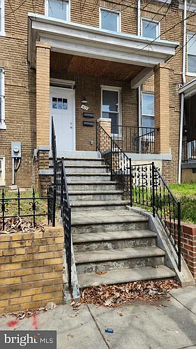 417 Irving St NW Photo 1