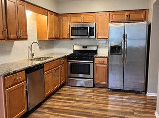 9S324 Nantucket Dr APT 2N, Darien, IL 60561