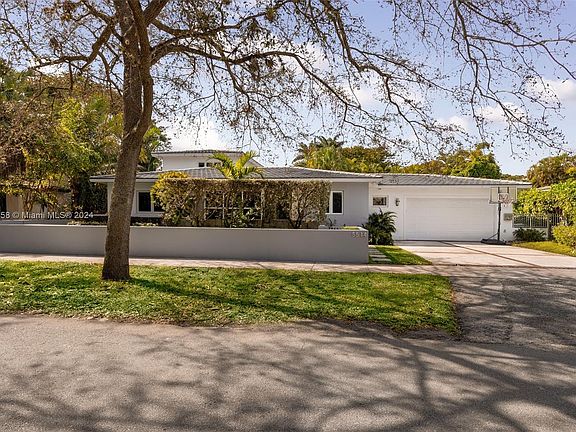 3rd image of 5514 San Vicente St