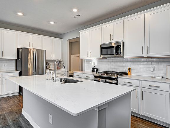 2nd image of 3958 Kensington Dr