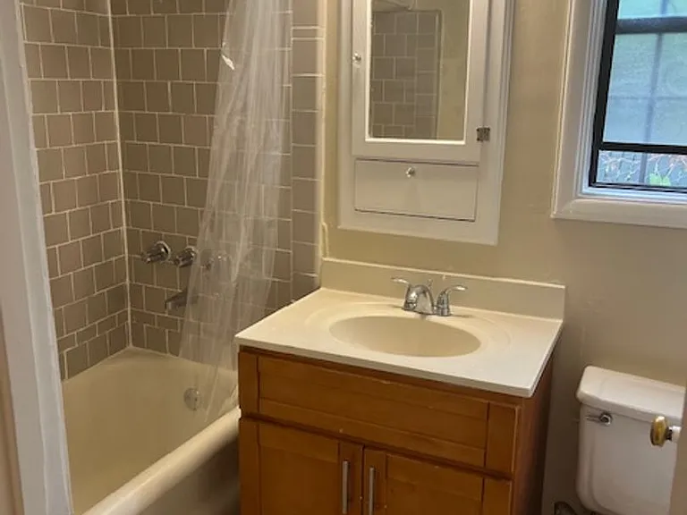 886 Cleveland St — Photo 14