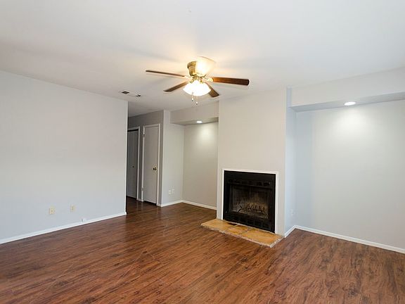 3rd image of 913 Todd Ln