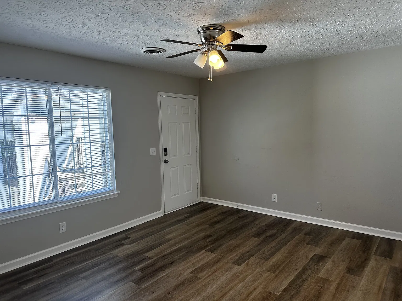 1506 Batts Blvd — Photo 2