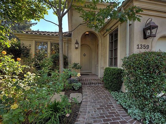 3rd image of 1359 Orange Ave