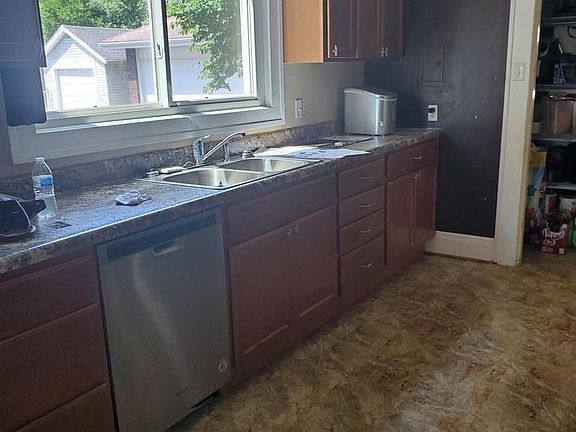 2nd image of 336 S Jameson Ave