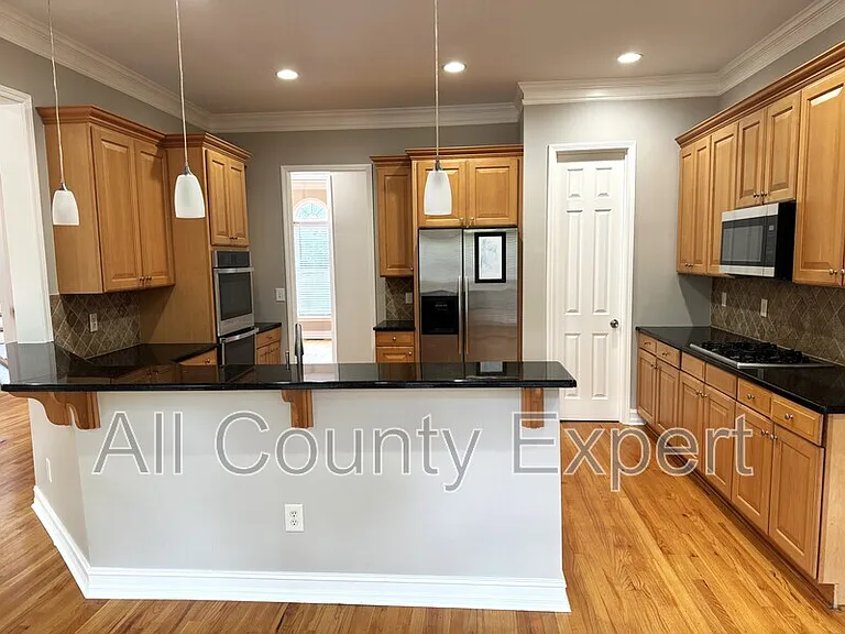 889 Lenox Ct NE — Photo 12