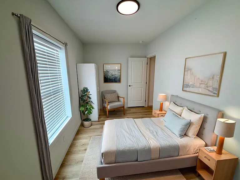 317 W 8th St #25 — Photo 15