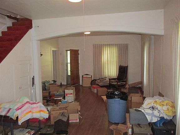 5th image of 327 N Elm St