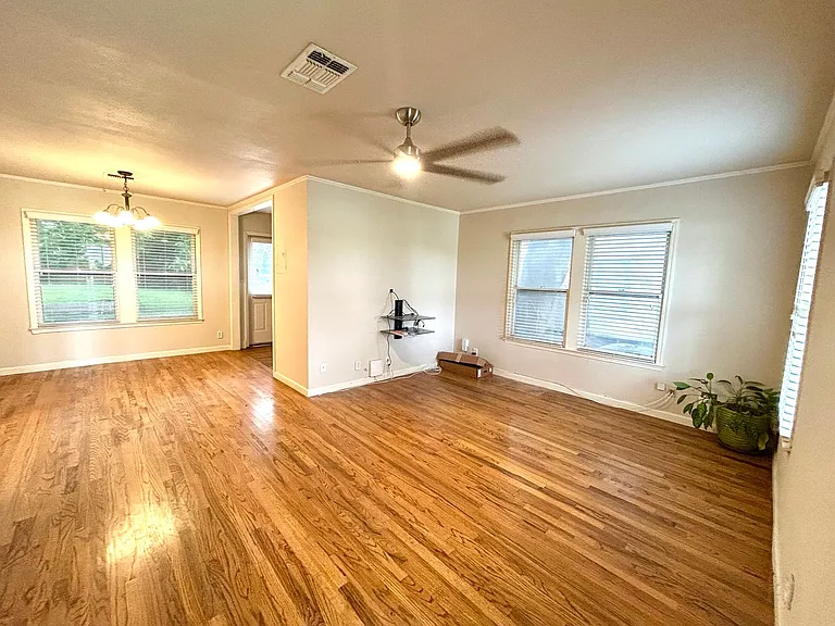 110 El Monte Blvd — Photo 3
