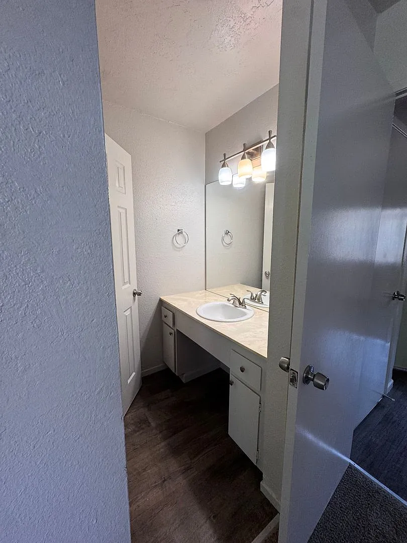 1808 H Street Apartments — Photo 4
