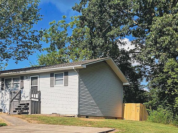 3rd image of 1801 Ridgewood Dr