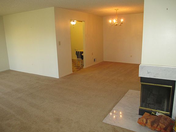 Living/dining combination 