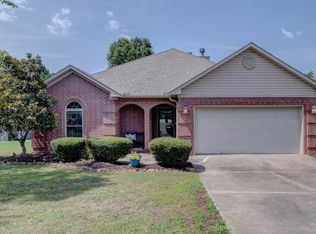 2 Park Ridge Dr, Maumelle, AR 72113