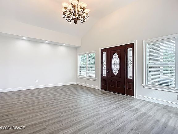 5th image of 1604 Carmen Ave
