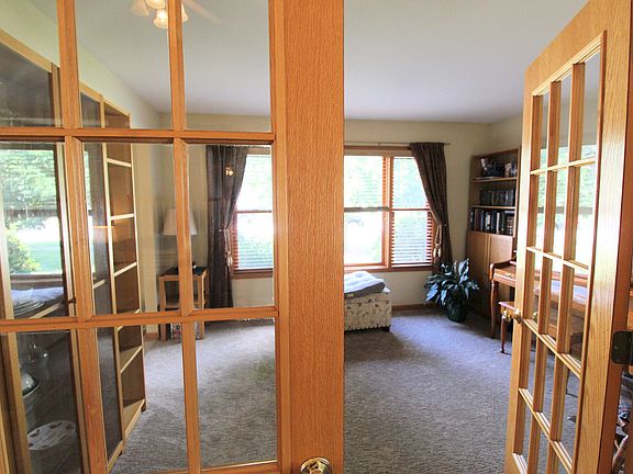 5th image of 440 Highpoint Cir S