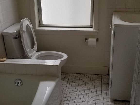 4th image of 312 Franklin Ave #2