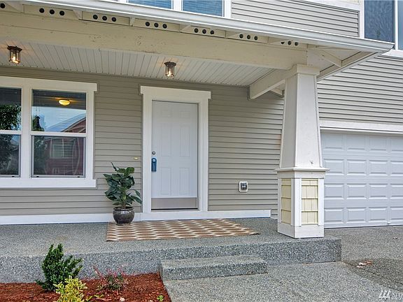 3rd image of 532 NW Stendahl Ct