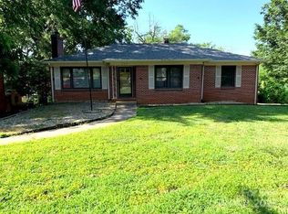 209 8th Ave NW, Hickory, NC 28601