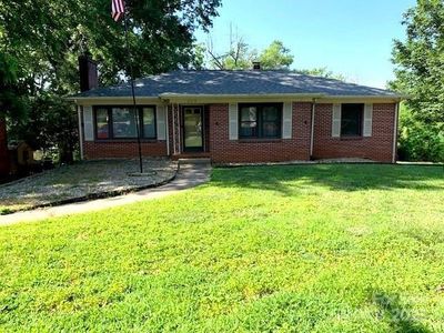 209 8th Ave NW, Hickory, NC, 28601