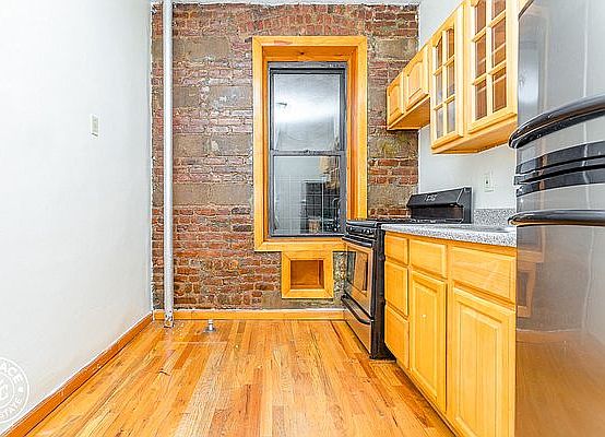 3rd image of 280 Crown St APT A6