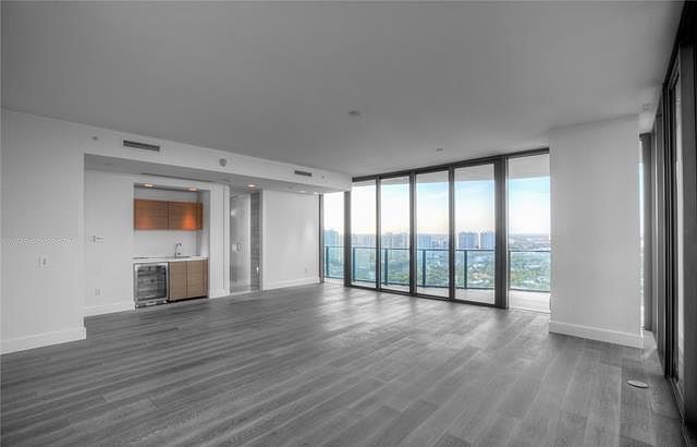 1st image of 19505 Collins Ave