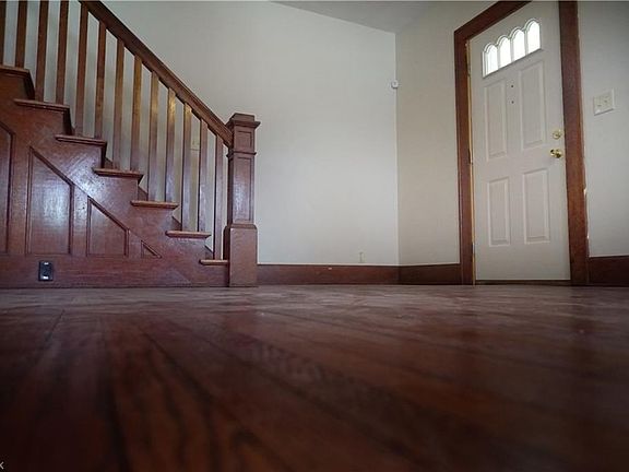 4th image of 117 E Bustle St