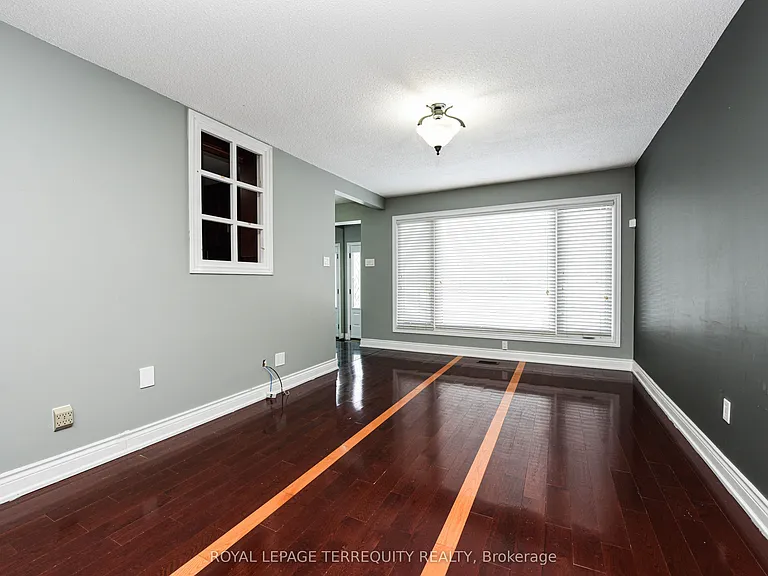 48 Montjoy Cres — Photo 5