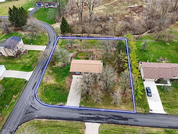 3rd image of 13983 Oxford Dr