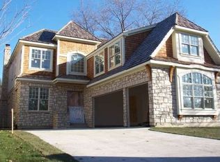 616 N Webster St, Naperville, IL 60563