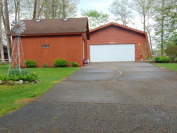 4th image of 64373 Parkwood Ct