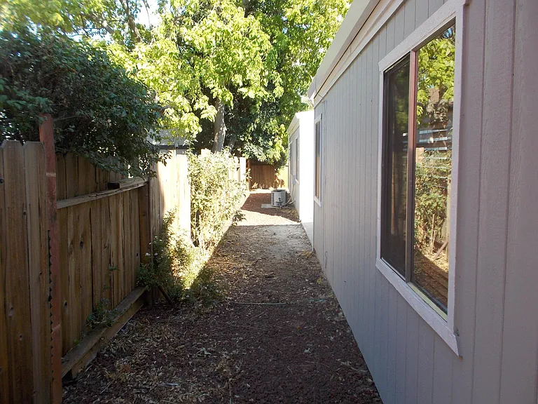 Union Ave — Photo 12